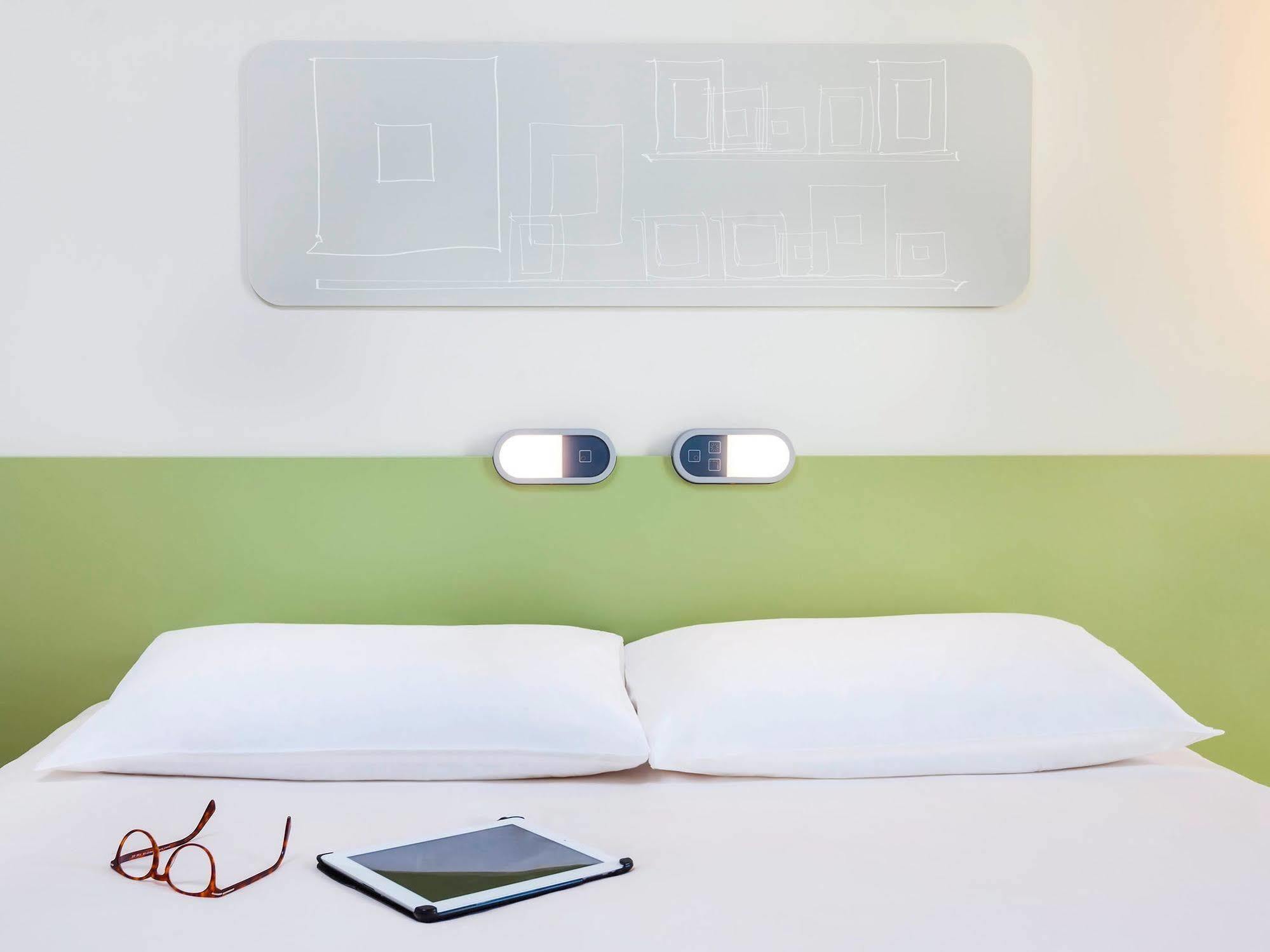 Ibis Budget Mulhouse Centre Gare Exterior foto