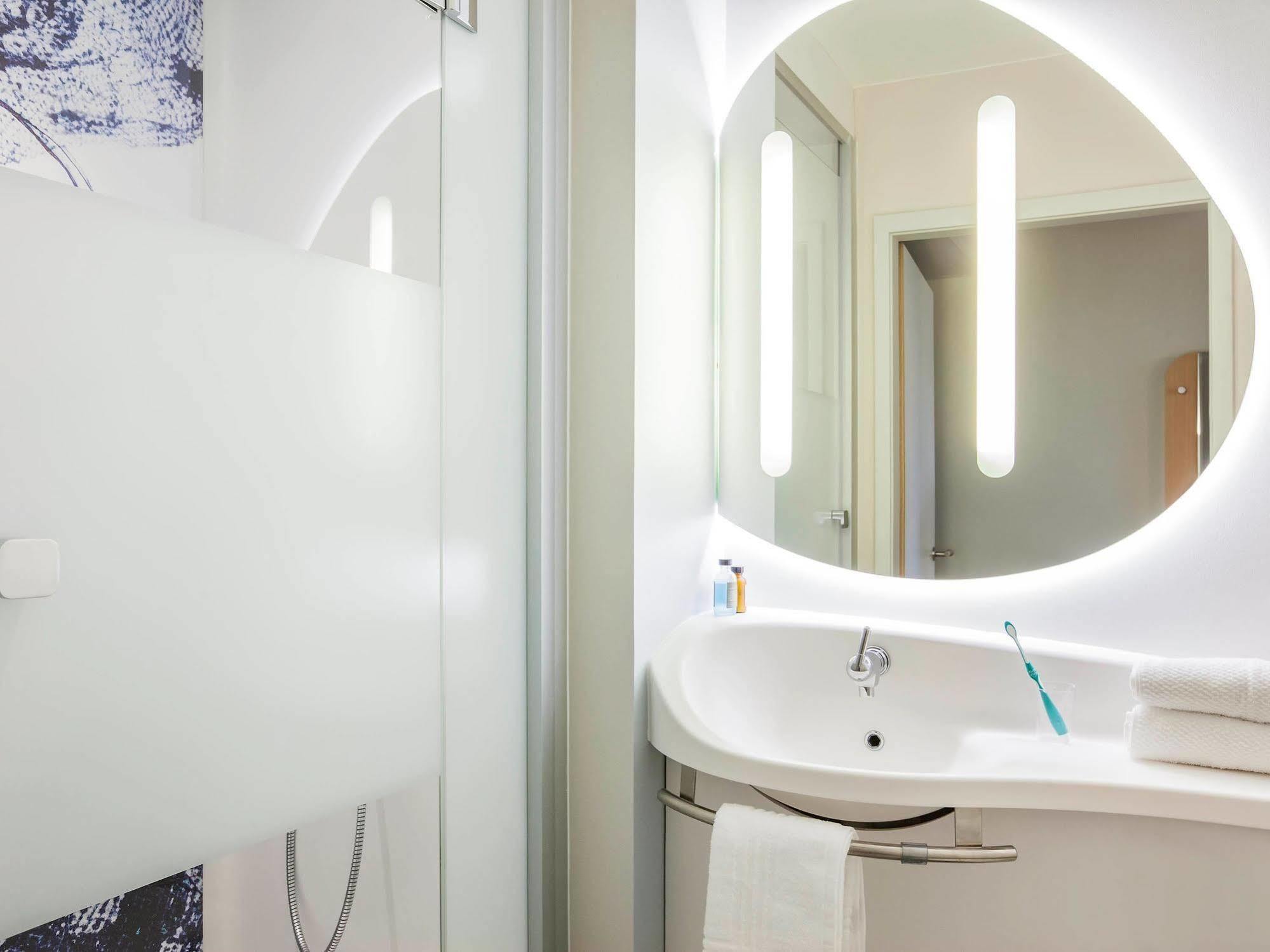 Ibis Budget Mulhouse Centre Gare Exterior foto